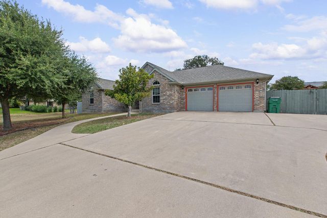 150 Chesterfield DR, Kingsland, TX 78639