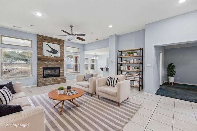 150 Chesterfield DR, Kingsland, TX 78639