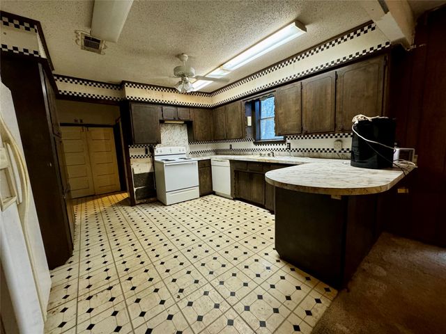 1055 VZ County Road 2106, Canton, TX 75103
