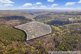 1 Seagroves Rd, Tracy City, TN 37387