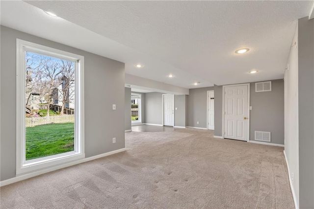 9218 N Virginia Avenue, Kansas City, MO 64155