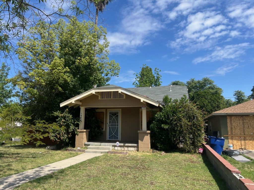 1003 E Cortland Avenue, Fresno, CA 93704