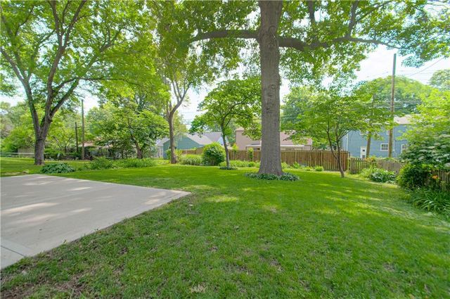 5341 Ash Street, Roeland Park, KS 66205