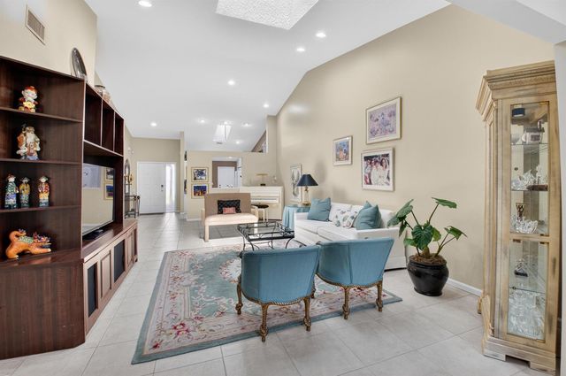 5590 Royal Lake Circle, Boynton Beach, FL 33437