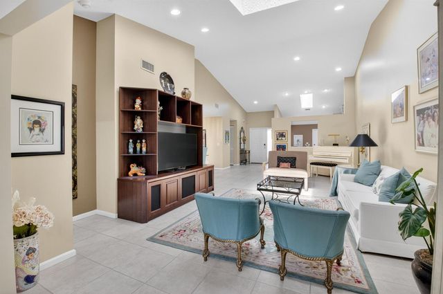 5590 Royal Lake Circle, Boynton Beach, FL 33437