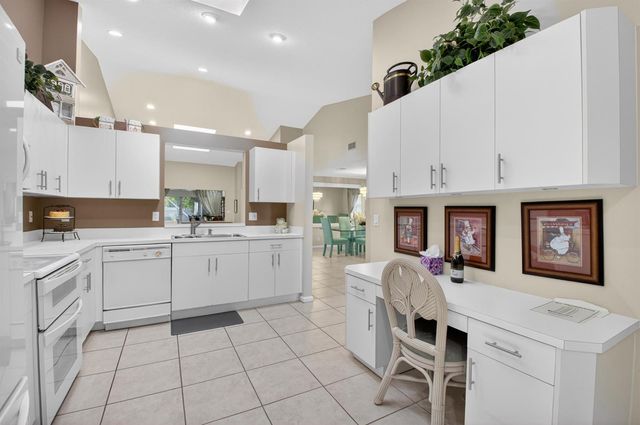 5590 Royal Lake Circle, Boynton Beach, FL 33437