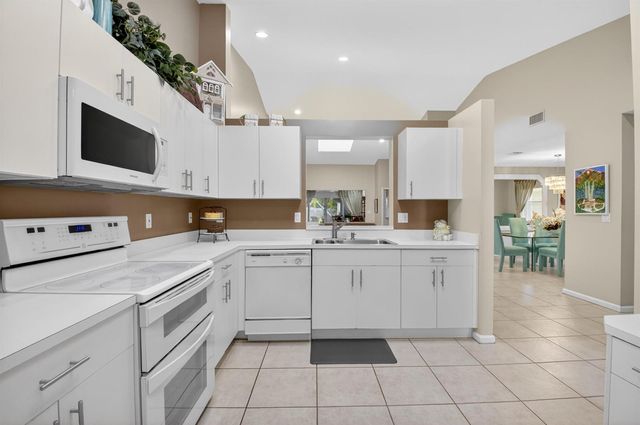 5590 Royal Lake Circle, Boynton Beach, FL 33437
