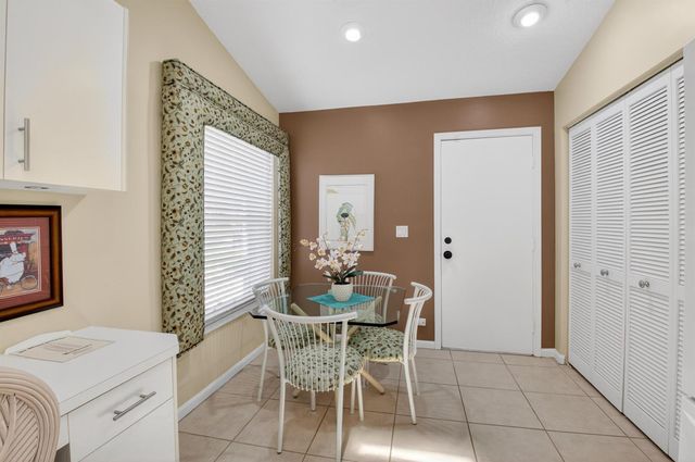 5590 Royal Lake Circle, Boynton Beach, FL 33437