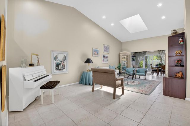 5590 Royal Lake Circle, Boynton Beach, FL 33437