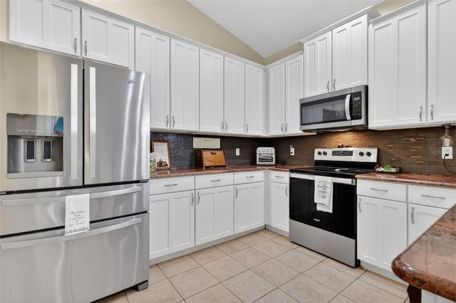 8051 SAINT JAMES WAY, Mount Dora, FL 32757