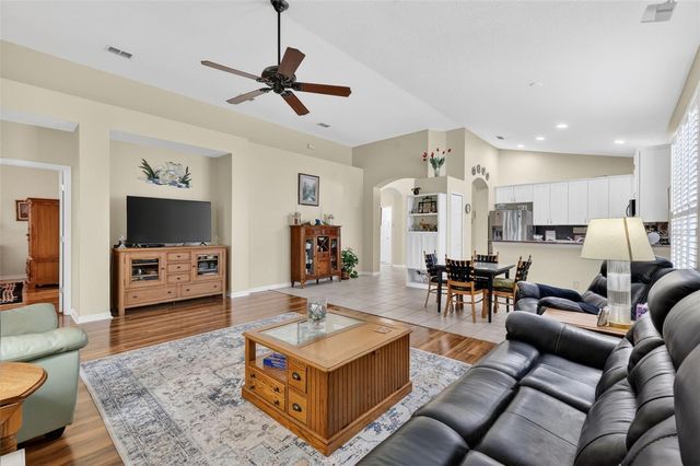 8051 SAINT JAMES WAY, Mount Dora, FL 32757