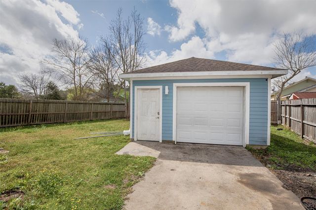 2314 Avenue G, Dickinson, TX 77539