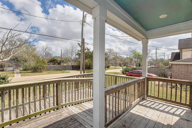 2314 Avenue G, Dickinson, TX 77539