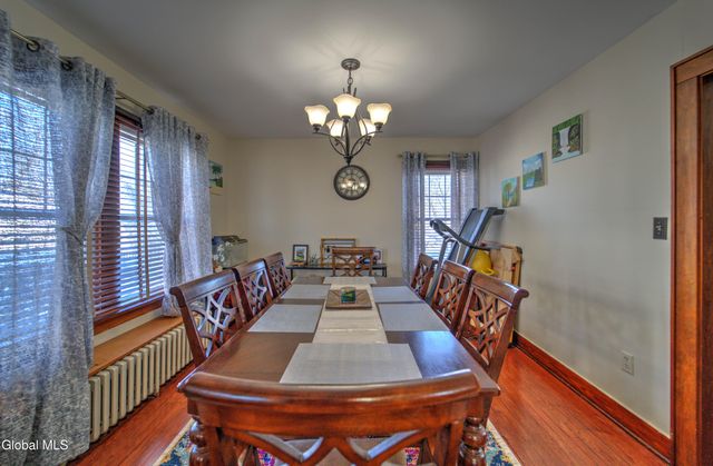 21 Vista Avenue, Colonie, NY 12110