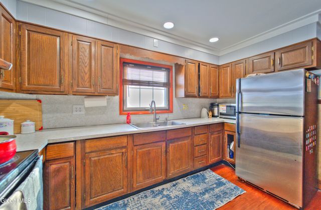 21 Vista Avenue, Colonie, NY 12110