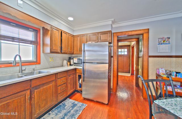 21 Vista Avenue, Colonie, NY 12110