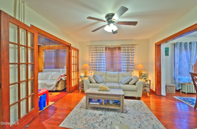 21 Vista Avenue, Colonie, NY 12110