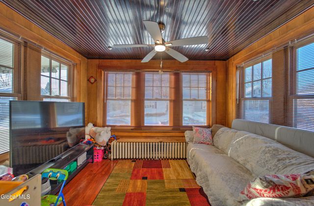 21 Vista Avenue, Colonie, NY 12110