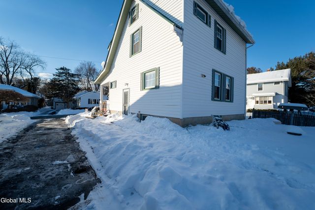 21 Vista Avenue, Colonie, NY 12110