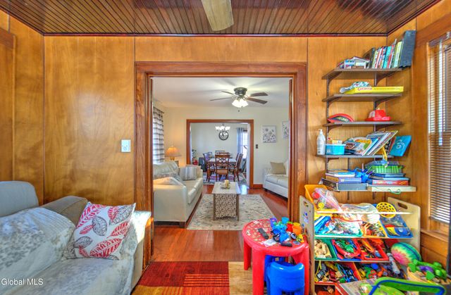 21 Vista Avenue, Colonie, NY 12110