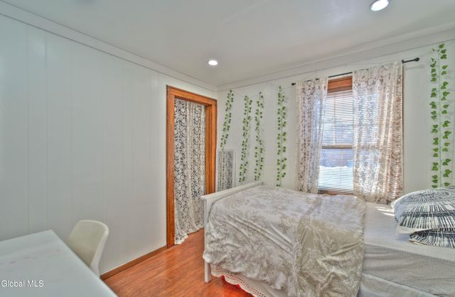 21 Vista Avenue, Colonie, NY 12110