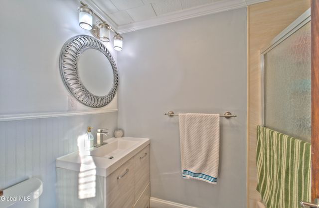 21 Vista Avenue, Colonie, NY 12110