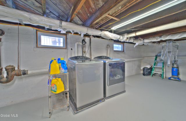 21 Vista Avenue, Colonie, NY 12110