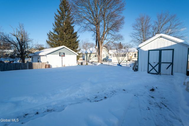 21 Vista Avenue, Colonie, NY 12110