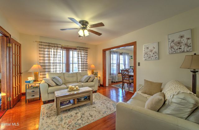 21 Vista Avenue, Colonie, NY 12110