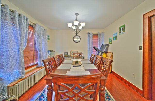 21 Vista Avenue, Colonie, NY 12110