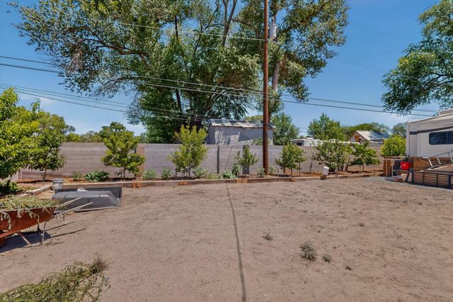 2527 Verde Road SW, Albuquerque, NM 87105