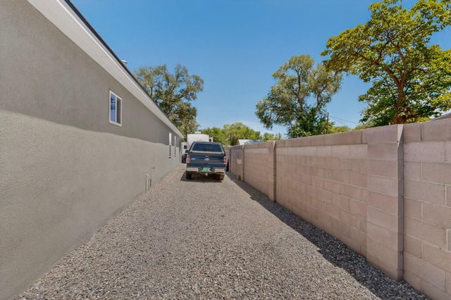 2527 Verde Road SW, Albuquerque, NM 87105