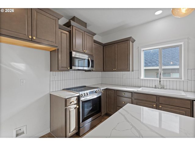 770 E MCKINLEY St, Carlton, OR 97111