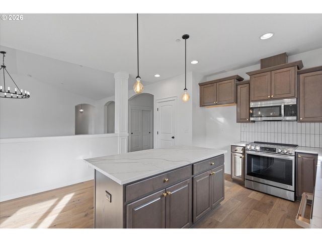 770 E MCKINLEY St, Carlton, OR 97111