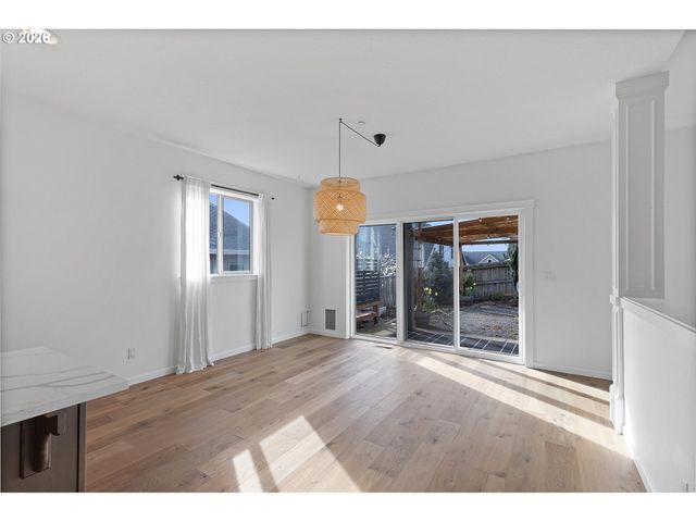 770 E MCKINLEY St, Carlton, OR 97111