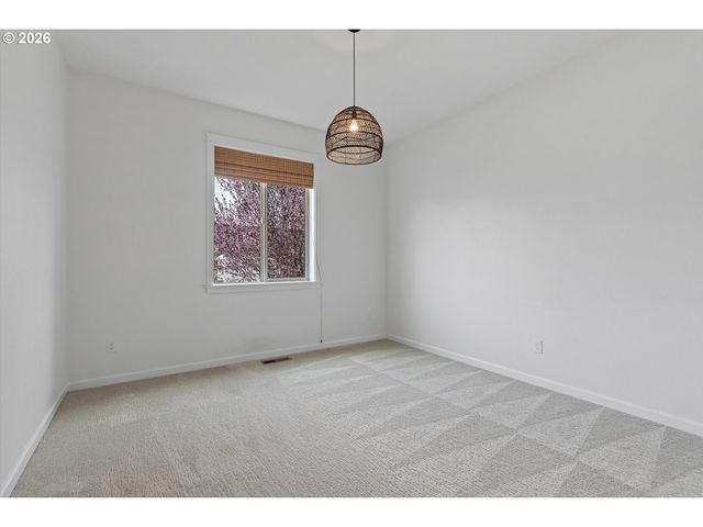 770 E MCKINLEY St, Carlton, OR 97111