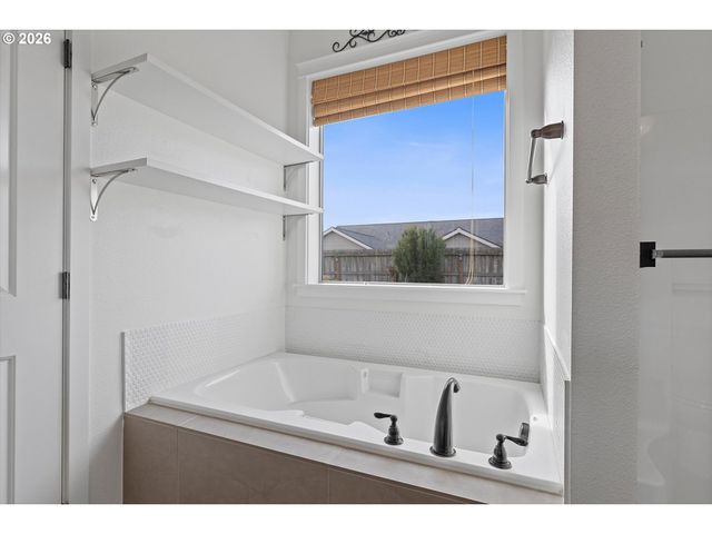 770 E MCKINLEY St, Carlton, OR 97111