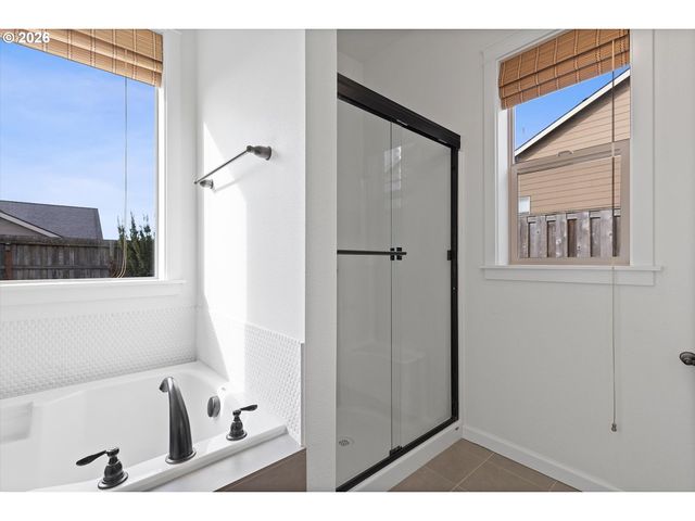 770 E MCKINLEY St, Carlton, OR 97111