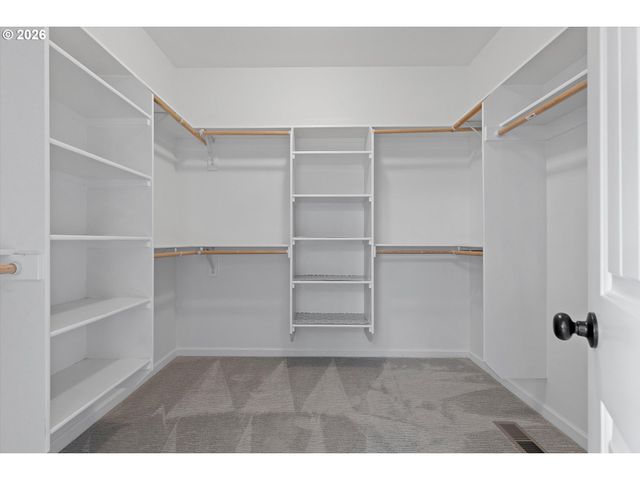 770 E MCKINLEY St, Carlton, OR 97111