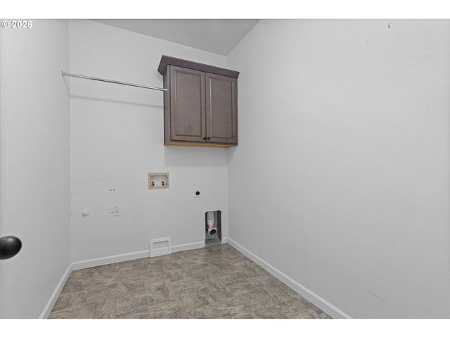 770 E MCKINLEY St, Carlton, OR 97111