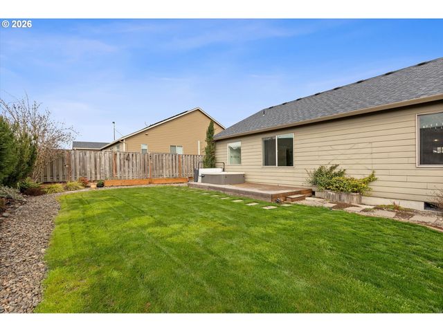 770 E MCKINLEY St, Carlton, OR 97111