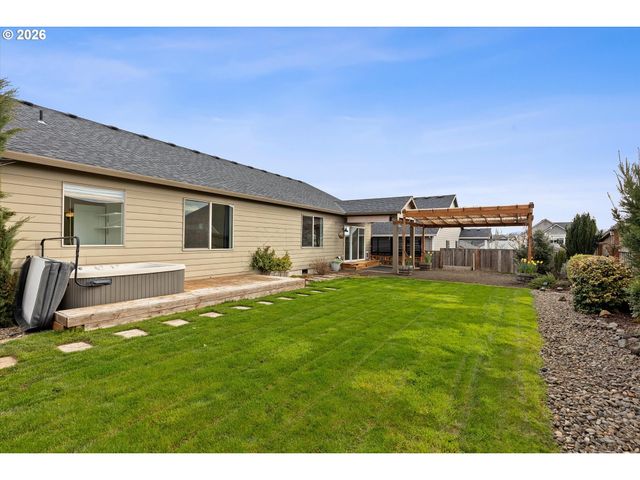 770 E MCKINLEY St, Carlton, OR 97111