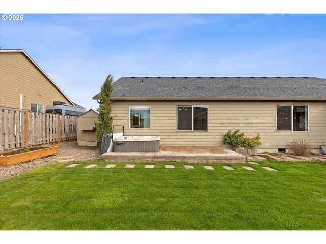 770 E MCKINLEY St, Carlton, OR 97111