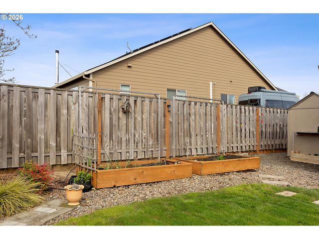 770 E MCKINLEY St, Carlton, OR 97111