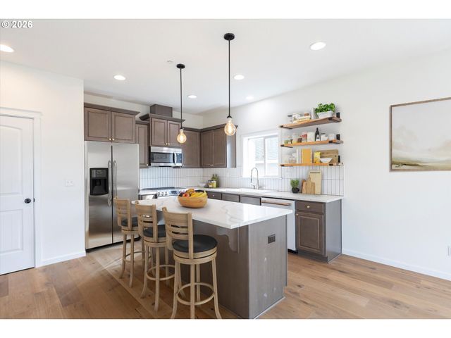 770 E MCKINLEY St, Carlton, OR 97111