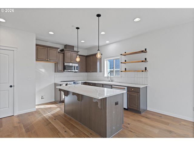 770 E MCKINLEY St, Carlton, OR 97111