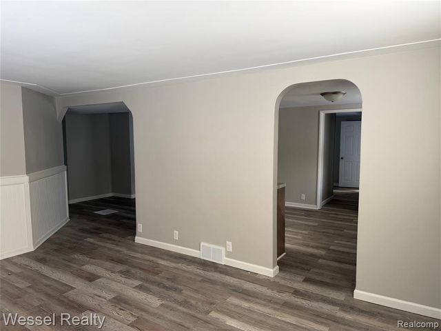 3173 Coin Street, Burton, MI 48519