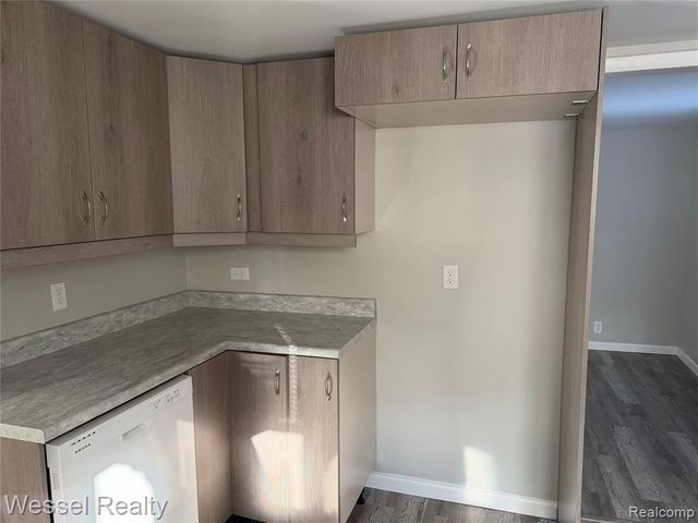 3173 Coin Street, Burton, MI 48519