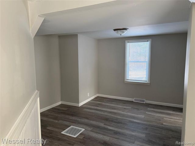 3173 Coin Street, Burton, MI 48519