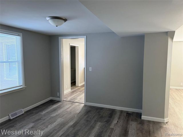 3173 Coin Street, Burton, MI 48519